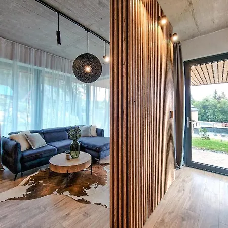 Stroemy Demaenovska Dolina *